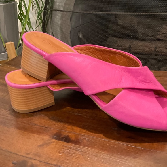 Unity in Diversity Erica Slide Sandal Pink size 8 - 8.5 - Picture 6 of 8